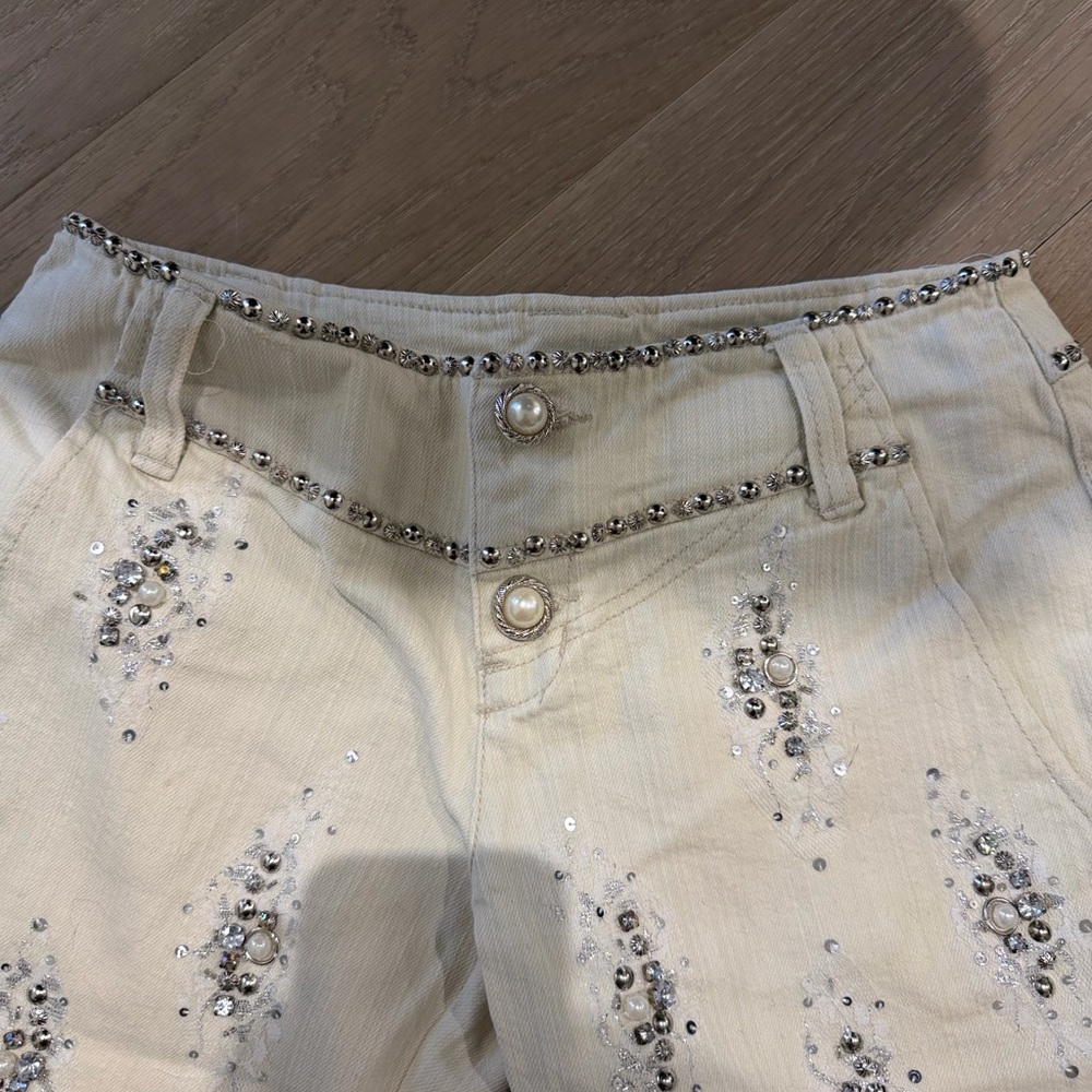 West 36th New York - Embellished Cream Jeans with Pearl Buttons